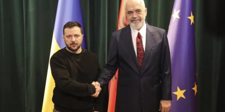 Zelensky dërgon një mesazh urimi për Ramën: Suksese në përpjekjet për integrimin evropian të Shqipërisë.