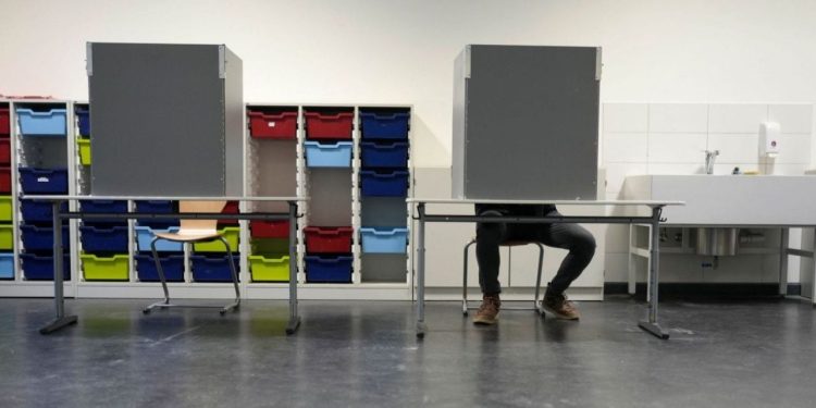 Zgjedhjet lokale në landin më të populluar të Gjermanisë, partia e Merz në vendin e parë, rritje prej 11% për ekstremin e djathtë.