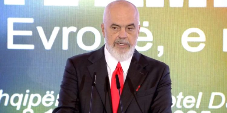 "Zgjohuni më herët dhe flini më vonë", Rama komenton me ambasadorët: E kuptoj se është e vështirë të ndryshoni rutinën tuaj dhe të thoni ‘sa herë e kemi parë këtë’.