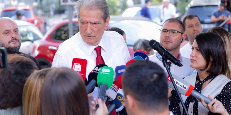 Berisha: Altin Troplini mori 700 mijë euro për të lënë të lirë Altin Hajrin. 1 milionë euro i mori nga Ymer Lala