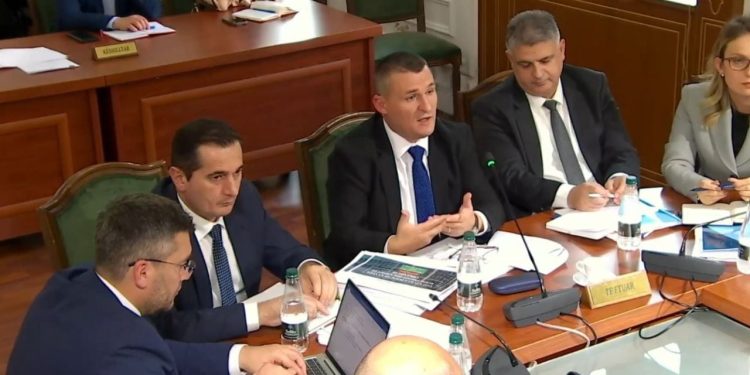 “10 grupe kriminale janë shtypur, blinin kokainë nga Amerika Latine”, deklaroi Dumani në Komisionin e Ligjeve: 8 persona u ekstraduan nga Dubai në vitin 2025.