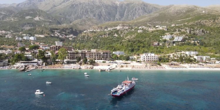 10.2 milionë turistë/ Vizitorët ndalojnë në Shqipëri jo vetëm gjatë sezonit veror.