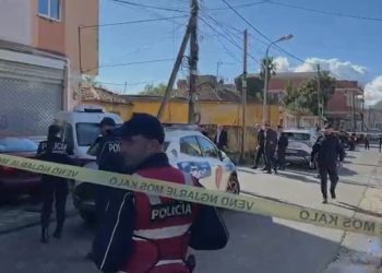 12:04

EMRI/ Shpërthim me tritol në Shkodër, dëmtime të automjetit dhe drejtuesi i plagosur  
Një shpërthim me lëndë plasëse është konfirmuar në qytetin e Shkodrës, duke goditur një automjet të parkuar.