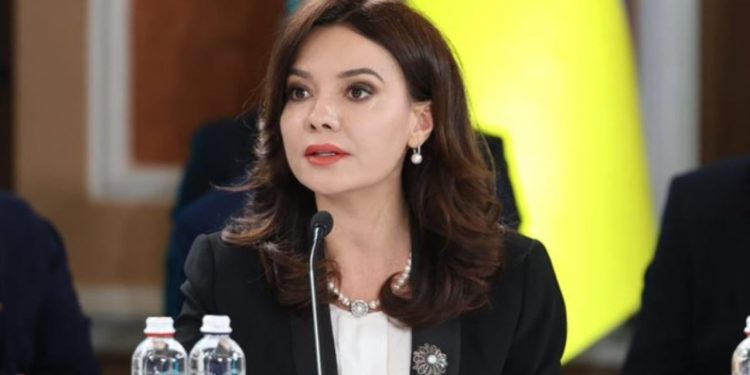 Rishkruaj këtë titull me fjalë të tjera, duke përdorur gjuhën origjinale të tekstit. Shkruaj me një stil gazetaresk të mesëm, pra të qartë, neutral dhe të kuptueshëm për publikun e gjerë. Mos e përktheni dhe mos shtoni mendime apo komente personale — thjesht ndryshoje formulimin duke ruajtur kuptimin kryesor: Vendimi i Hamas për lirimin e pengjeve, reagon Spiropali: Përpjekjet e Trump e kanë afruar Lindjen e Mesme me paqen