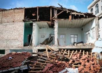 330 aftershocks dhe 26 persona të plagosur pas tërmetit me magnitudë 6.1 në Turqi