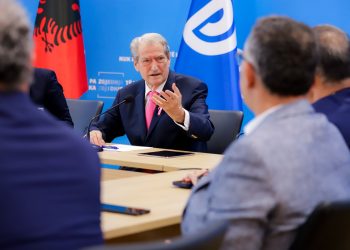 Berisha denoncon: KLGJ dhe KLP nuk bëjnë emërimet sepse po presin patronazhistët! Reformën e udhëhoqën dy figurat më të korruptuara, Donald Lu dhe Vlahutin