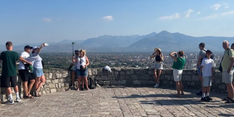 500 milion lekë të ardhura, rritet interesi i vizitorëve për vendet kulturore dhe historike