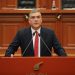 Blushi në Kuvend: Sot arrestohesh dhe mund të humbësh jetën në burg, jo pse je kriminel, por sepse je i varfër. Prokuroria nga akuzatore, është kthyer në inkuizitore duke iu bindur vullnetit politik të Ramës, burg për të pambrojturit