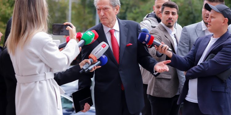 Berisha për gazetarët: Shpresojmë që sot të kemi një kandidat për Tiranën, do konsultohemi dhe me aleatët