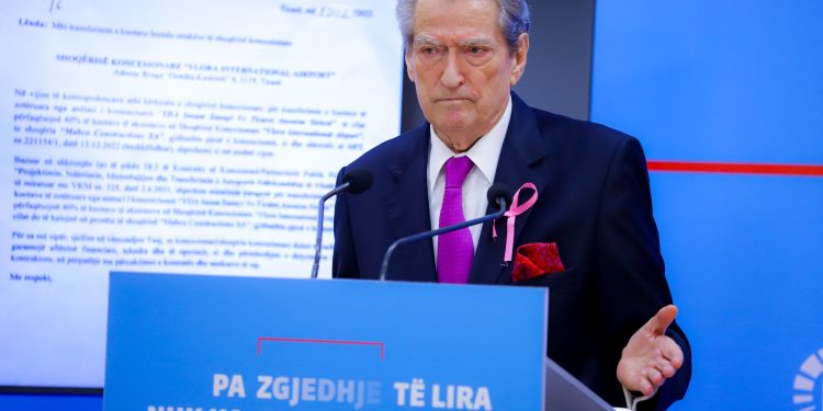 Berisha: Afera e aeroportit të Vlorës shpërtheu pas takimit të Pacollit me Ramën! Kjo është përballje mes shtetit dhe aksionerëve