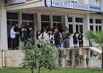850 studentë ulen për herë të parë në auditorët e Universitetit “Ismail Qemali” Vlorë, ndërsa nis viti akademik 2025-2026 me oferta të reja studimore.