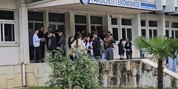 850 studentë ulen për herë të parë në auditorët e Universitetit “Ismail Qemali” Vlorë, ndërsa nis viti akademik 2025-2026 me oferta të reja studimore.