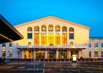 Aeroporti i Vilniusit mbyllet përsëri/ Kryeministri i Lituanisë shpall mbylljen e kufirit me Bjellorusinë pas incidentit me tullumbace me helium në hapësirën ajrore.