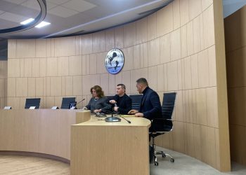 Afatet e zgjedhjeve në pritje: Dështimi i mbledhjes së Komisionit Rregullator, TCH zbardh arsyet e bojkotit nga dy anëtarët e opozitës.