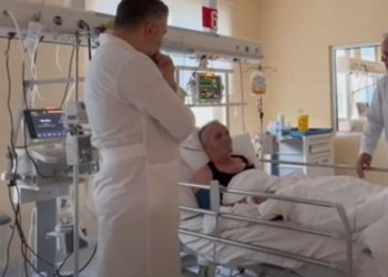Agustin Kola i shtruar në spital prej disa ditësh, familjarët zbulojnë diagnozën e legjendës bardheblu.
