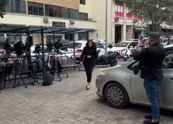 Ajola Xoxa paraqitet në SPAK në përmbushje të masës “detyrim paraqitje”