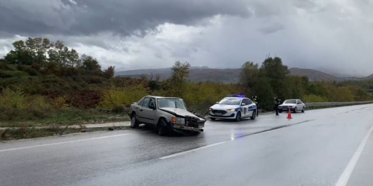 Aksident automobilistik në rrugën Bulqizë-Maqellarë, dy automjete të përplasen, pesë persona të lënduar.