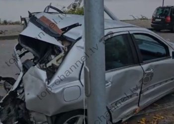 Aksident i madh në Kukës/ Mjeti i dëmtuar gjendet në rrugë, autori është larguar nga vendi i ngjarjes.