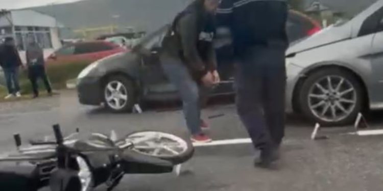 Aksident me tre të përfshirë në autostradën Lezhë–Laç, motoristi rëndë i plagosur