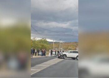 Aksident në Çërravë të Pogradecit, një makinë godet motorin me targa të huaja, çifti i turistëve lëndohet.