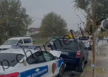 Aksident në Kukës: Policia përplaset me një automjet të parkuar