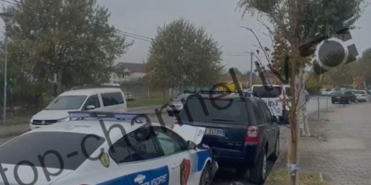 Aksident në Kukës: Policia përplaset me një automjet të parkuar