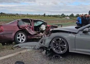 Aksident në rrugën Lushnjë-Berat, tre persona të lënduar nga përplasja mes dy automjeteve