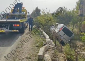 Aksidenti në rrugën Lushnjë-Berat, tre turistë polakë të lënduar, ndaj drejtorit të furgonit ndërmerren masa ligjore.