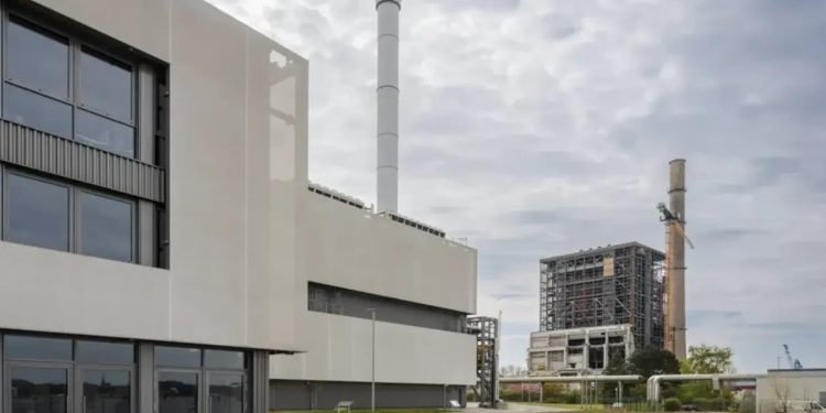 Alarm në Gjermani: Hetime për dronë misteriozë mbi infrastrukturën në Schleswig-Holstein, të dyshuar për spiunazh.