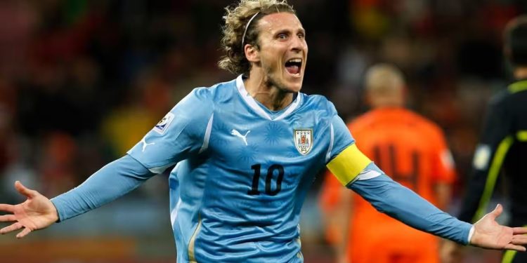 Alarm për Diego Forlan, ish-sulmuesin uruguaian që u bë i njohur gjatë Botërorit të 2010, pasi iu nënshtrua një trajtimi urgent në spital.