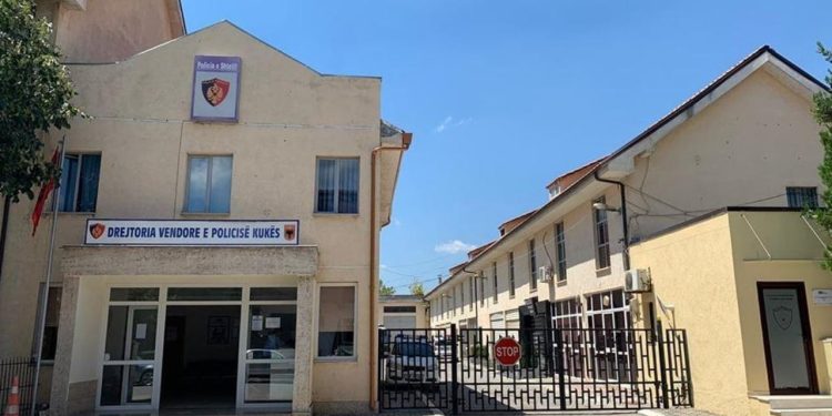 Alarm për një bombë në Kukës, policia mbyll bulevardin, forcat xheniere nga Tirana nisen në drejtim të vendit të incidentit.