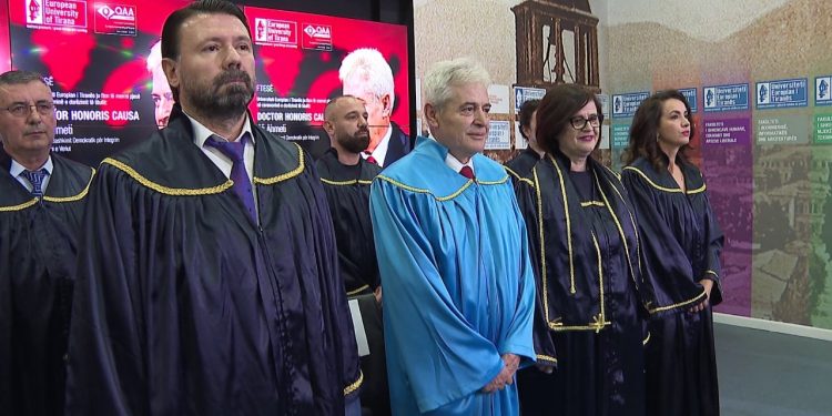 Ali Ahmeti, lideri i BDI, nderohet me titullin “Doctor Honoris Causa” nga Universiteti Europian i Tiranës.