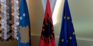 Ambasada organizon takimin e bizneseve shqiptare në Kosovë për të promovuar rrjetëzimin dhe bashkëpunimin midis tyre.