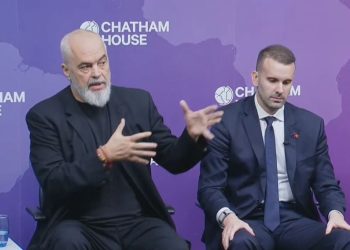 “Ambasadori ynë mbërriti me skaf dhe është ambasador”, Rama nga Londra lëshon një mesazh të fuqishëm: “Mbylleni atë dreq goje për shqiptarët”