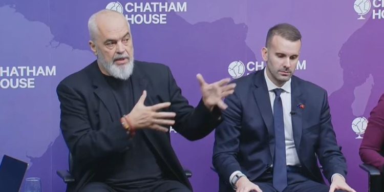 “Ambasadori ynë mbërriti me skaf dhe është ambasador”, Rama nga Londra lëshon një mesazh të fuqishëm: “Mbylleni atë dreq goje për shqiptarët”