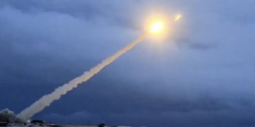 Analiza e DW: Putin dhe strategjitë propagandistike me armën bërthamore.