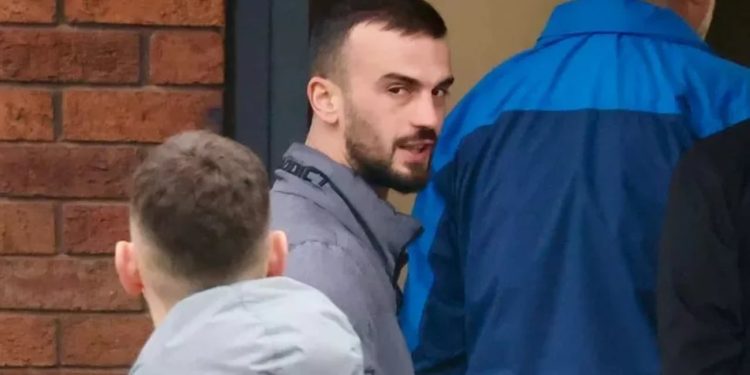 Analiza e gjakut nga policia "ndalon" shoferin shqiptar në North Staffordshire