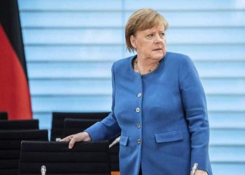 Angela Merkel përballet me kritika për akuzat ndaj Polonisë dhe vendeve baltike për dështimin e bisedimeve me Putinin para luftës në Ukrainë.