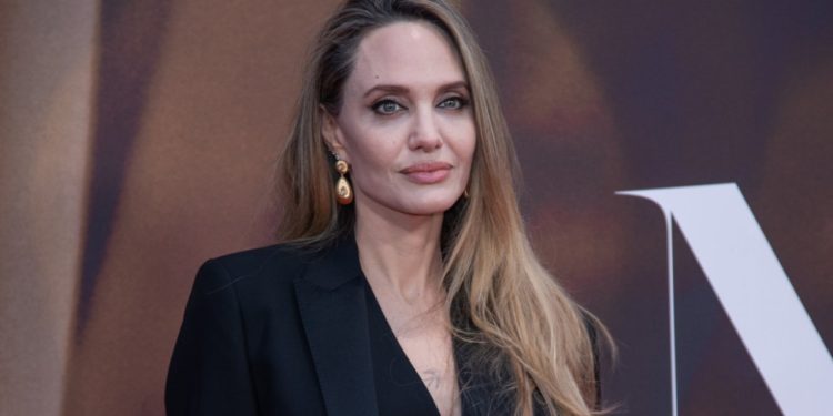 “Angelina Jolie përgatitet të nisë një kapitull të ri, larg SHBA-së”