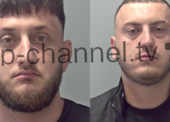 Angli: Dy shqiptarë dështojnë në shitjen e kokainës nga ruloja në qira, konfiskohet droga me vlerë mbi 20 mijë paund.