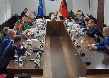 “Ankesa mbi spitalin amerikan”/ Deputeti Erion Braçe, akuza ndaj Autoritetit të Konkurrencës: Shfrytëzon financat publike për përfitime të tjera