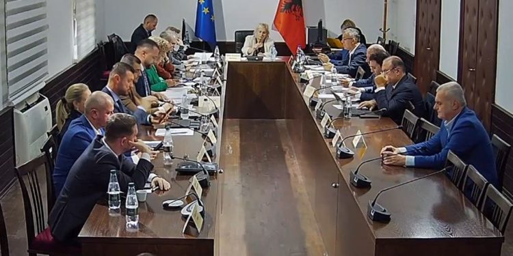 “Ankesa mbi spitalin amerikan”/ Deputeti Erion Braçe, akuza ndaj Autoritetit të Konkurrencës: Shfrytëzon financat publike për përfitime të tjera
