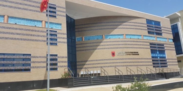 Apeli ndërpret seancat gjyqësore pas vrasjes së Astrit Kalasë; prokurorët dhe avokatët e Gjykatës së Shkodrës refuzojnë të zhvillojnë proceset.