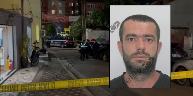 Arlind Demushi, i akuzuar për vrasjen me thikë të një 40-vjeçari në Babrru, qëndron në burg; avokati pretendon se ai nuk kishte намерë ta vrasë.