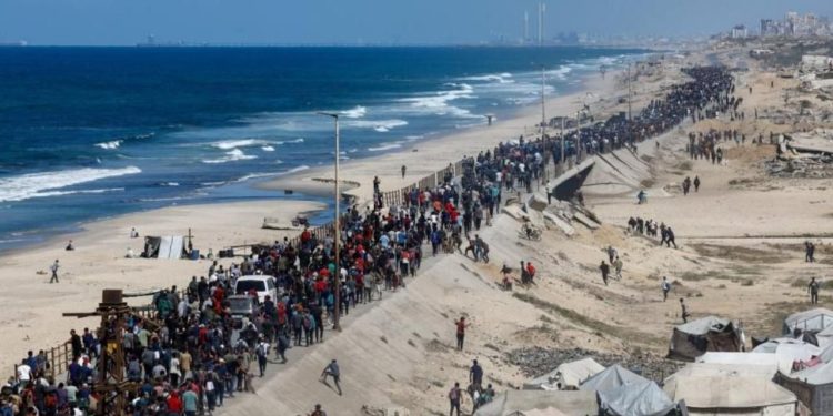 Armëpushimi zbatohet, ushtria izraelite largohet. Banorët e Gazës kthehen në shtëpitë e dëmtuara.
