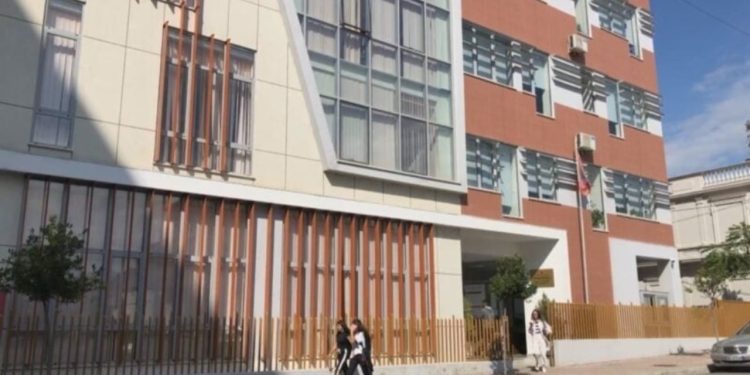 Arrestimi i avokatit Ulian Barjami, Komiteti Drejtues i Dhomës së Avokatisë njofton bojkot të procesëve penale deri më 25 tetor.