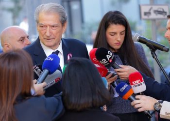 “Arrestimi i avokatit: një frikësim për të heshtur” / Berisha për mandatin e Sonila Bejtjes: Kushtetuesja ka shkelur ligjin.