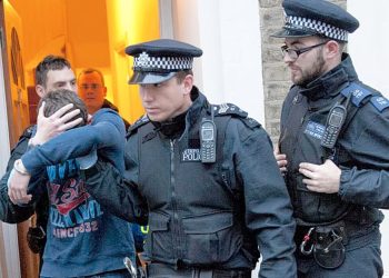 Arrestohen në Angli dy shqiptarë të kërkuar nga Interpool me kartela të kuqe