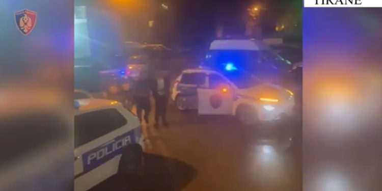 Arrestohen shitësi dhe blerësi i drogës në Tiranë pas një operacioni policor.