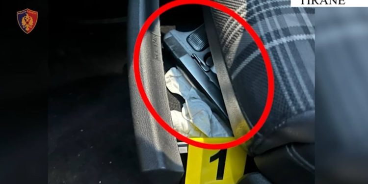 Arrestohet 38-vjeçari në Krujë pas kapjes me pistoletë në automjet, gjithashtu në pranga edhe dy pasagjerët e tij.